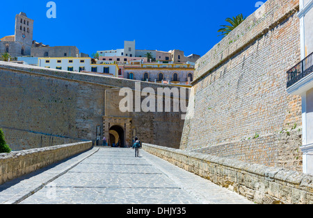 L'Europe, Espagne, îles Baléares, Majorque, Ibiza, la vieille ville (Dalt Vila) le Portal de Ses Taules Banque D'Images