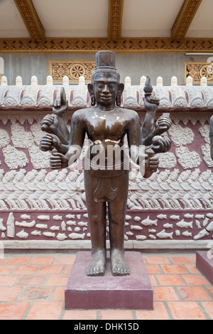 Les sculptures du temple de Wat Ounalom Sisowath de Phnom Penh, Cambodge Banque D'Images
