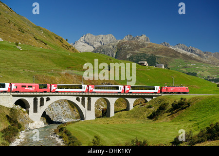 Glacier Express, le Matterhorn Gotthard Bahn, col Furkapass, Andermatt, Uri, Site du patrimoine mondial de l'Chemin de fer rhétique, Rhaet Banque D'Images