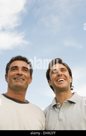 Deux hommes souriant Banque D'Images