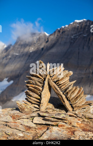 Cairn au sommet du mont Mutthorn, Oberland Bernois, Canton de Berne, Suisse Banque D'Images