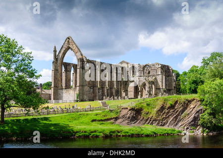 Bolton Abbey près de Skipton Wharfedale Yorkshire Angleterre Nord Yorkshire Dales Banque D'Images