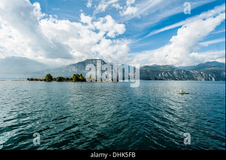 Vue vers Gardasee près de Malcesine, Lago di Garda, province de Vérone, Italie du Nord, Italie Banque D'Images