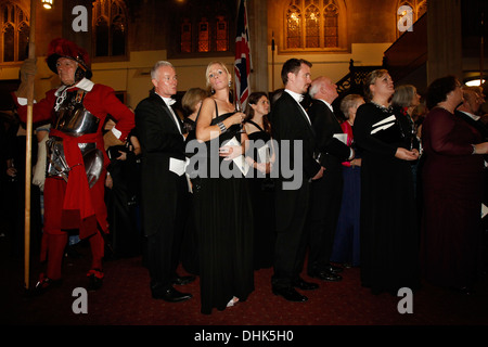 Les clients arrivent à l'Éternel Banquet des maires au Guildhall de Londres, Grande-Bretagne, 11 novembre 2013. Banque D'Images