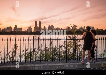 Central Park West, lac, Paysage, Manhattan, New York Banque D'Images