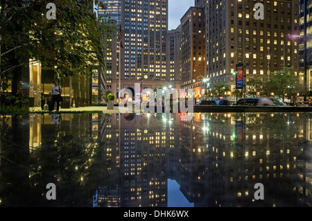 Reflet de la vie rencontré Building, Park Avenue, Manhattan, New York City Banque D'Images