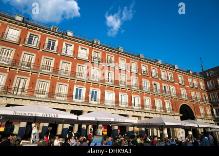 Restaurants dans la Plaza Mayor, Madrid, Espagne Banque D'Images