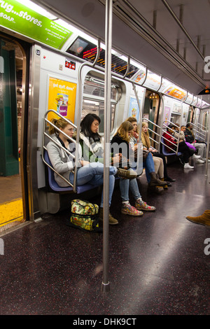 Métro Métro Train, Manhattan, New York City, États-Unis d'Amérique. Banque D'Images