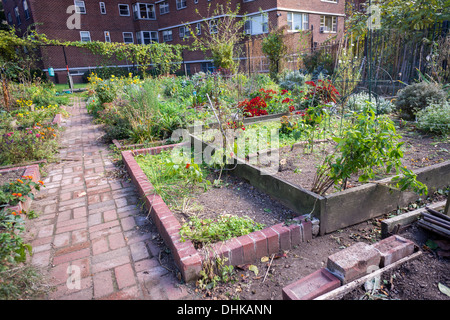 Un jardin communautaire préparé pour l'hiver prochain dans le quartier de Chelsea, New York City Banque D'Images