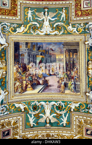 Frédéric Barberousse présente à l'autorité du Pape Alexandre III - plafond voûté dans la galerie des cartes au Musée du Vatican - Rome, Italie Banque D'Images