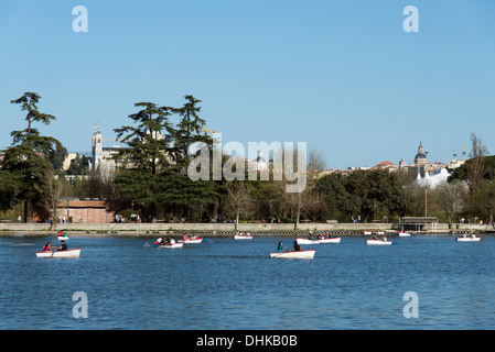 Le lac de plaisance dans la région de Casa de Campo, Madrid, Espagne Banque D'Images