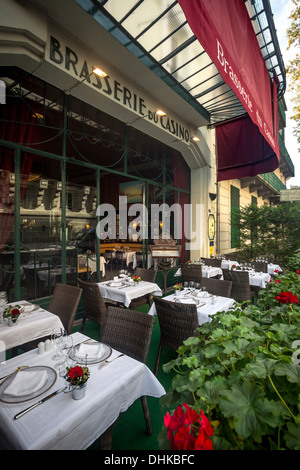 À Vichy, le style Art déco du Casino brasserie dirigée par M. et Mme Tajetti (France). La brasserie du Casino à Vichy. Banque D'Images