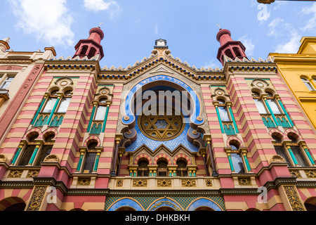 L'extérieur de la Synagogue du Jubilé (également connu sous le nom de la Synagogue de Jérusalem) à Prague. Banque D'Images