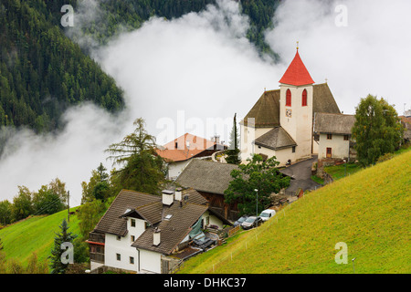 Eores appartient à la ville de Bressanone (Brixen) et est situé à 15 km de la ville dans le nord de l'Italie Banque D'Images