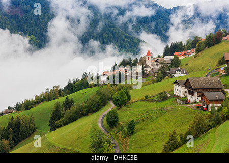 Eores appartient à la ville de Bressanone (Brixen) et est situé à 15 km de la ville dans le nord de l'Italie Banque D'Images