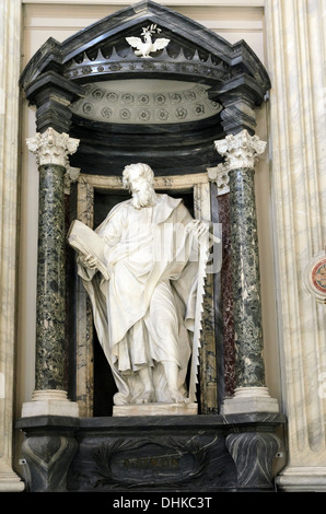 Statue de Saint-Simon dans la Basilique St Jean de Latran - Rome, Italie Banque D'Images