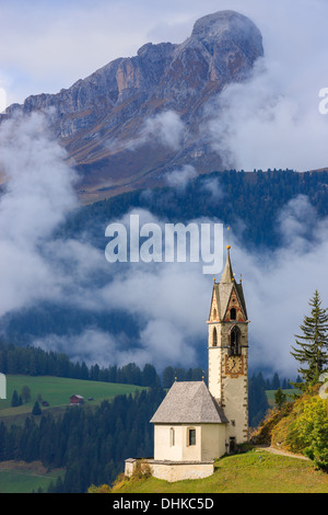 Tolpei chapelle Sainte-Barbe, dans la Valle, Alta Badia, Wengen Banque D'Images