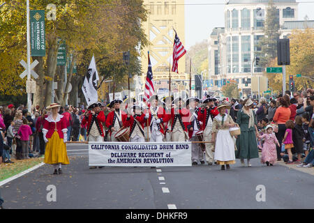 Sacramento, Californie, USA. 11 novembre 2013. Le Défilé des anciens combattants Crédit : Chris Aschenbrener Sacramento/Alamy Live News Banque D'Images