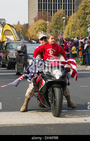 Sacramento, Californie, USA. 11 novembre 2013. Le Défilé des anciens combattants Crédit : Chris Aschenbrener Sacramento/Alamy Live News Banque D'Images