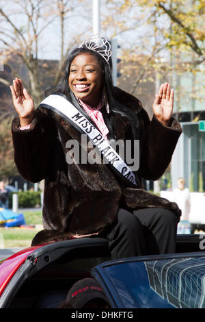 Sacramento, Californie, USA. 11 novembre 2013. Le Défilé des anciens combattants Crédit : Chris Aschenbrener Sacramento/Alamy Live News Banque D'Images