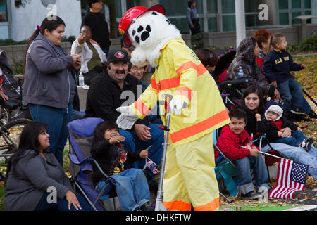 Sacramento, Californie, USA. 11 novembre 2013. Le Défilé des anciens combattants Crédit : Chris Aschenbrener Sacramento/Alamy Live News Banque D'Images