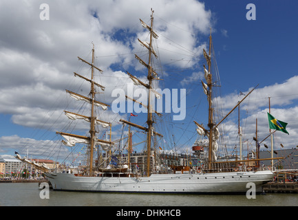 Cisne Branco, un voilier-école de la marine brésilienne, amarré au port ouest d'Helsinki pour la Tall Ships Races 2013. Banque D'Images