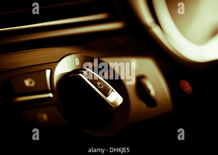 Détail du bouton dans une voiture Banque D'Images