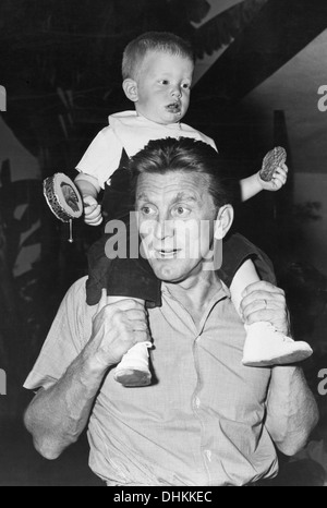 Kirk Douglas et Peter Vincent Douglas, Portrait, 1953 Banque D'Images