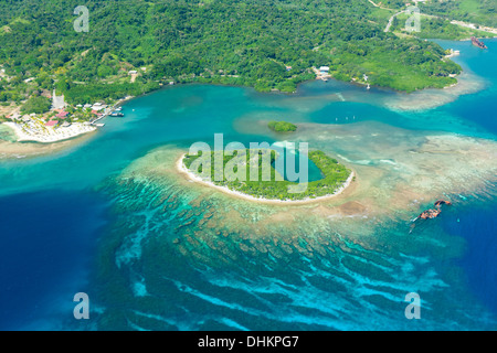 Photo aérienne de cay sur Roatan Island Banque D'Images