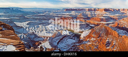 Vue panoramique vue hivernale du cygne d'un coude de la rivière Colorado Canyonlands National Park et Dead Horse Point de négliger
