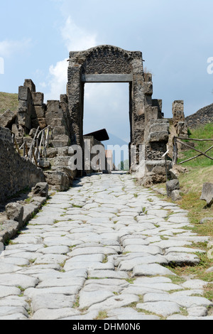 Du côté sud de la porte de la ville Porta Nocera, Pompéi en Italie. Banque D'Images