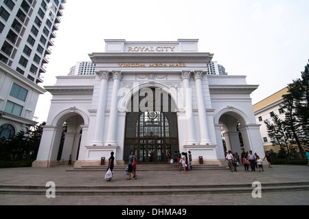 Ville royale megamall Vincom est l'un des nouveaux centres de shopping de luxe à Hanoi. Banque D'Images