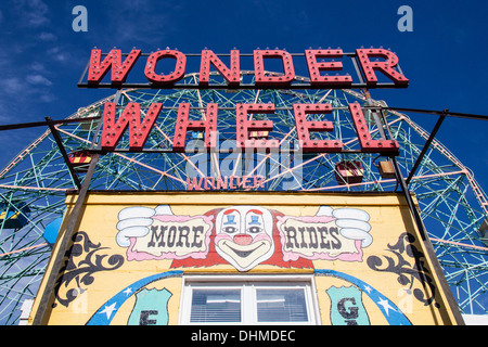 Wonder Wheel roue ride, Coney Island, Brooklyn, New York, États-Unis d'Amérique. Banque D'Images