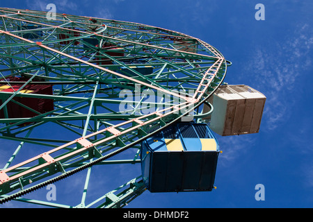 Wonder Wheel roue ride, Coney Island, Brooklyn, New York, États-Unis d'Amérique. Banque D'Images