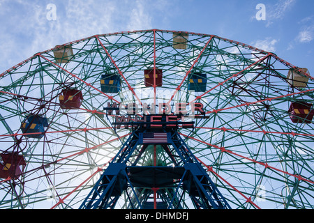 Wonder Wheel roue ride, Coney Island, Brooklyn, New York, États-Unis d'Amérique. Banque D'Images