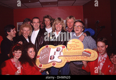 Status Quo célèbrent leur 25e anniversaire à Butlins Banque D'Images