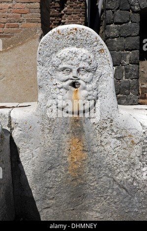 Détail sur l'eau des puits publics fontaine à Herculanum Banque D'Images