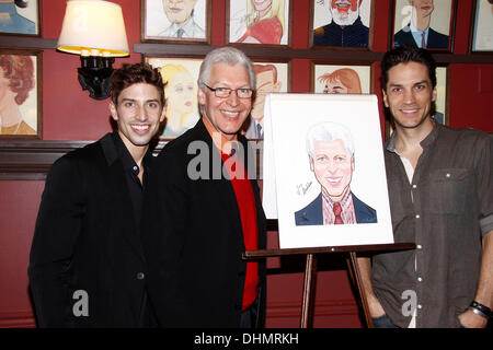 Nick Adams, Tony Sheldon et Swenson Sardi's Portrait Dévoilement tenue à Sardi's restaurant. La ville de New York, USA - 13.04.11 Banque D'Images