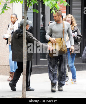 Colin Farrell sur le tournage de 'Dead Man' sur Walnut Street. Le film raconte l'histoire d'un crime à droite de l'Éternel l'homme qui est séduit par l'une de ses victimes du patron, une femme à la recherche de vengeance. Philadelphie, Pennsylvanie - 03.05.12 Banque D'Images