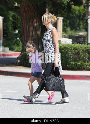 Hedi Klum et Leni Samuel Heidi Klum et ses enfants profitez d'une journée en famille à Coldwater Canyon Park Los Angeles, Californie - 06.05.12 Banque D'Images