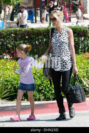 Hedi Klum et Leni Samuel Heidi Klum et ses enfants profitez d'une journée en famille à Coldwater Canyon Park Los Angeles, Californie - 06.05.12 Banque D'Images