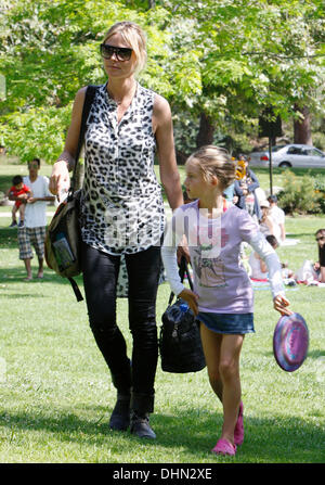 Hedi Klum et Leni Samuel Heidi Klum et ses enfants profitez d'une journée en famille à Coldwater Canyon Park Los Angeles, Californie - 06.05.12 Banque D'Images