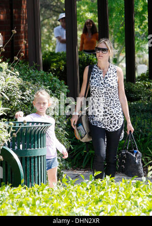 Hedi Klum et Leni Samuel Heidi Klum et ses enfants profitez d'une journée en famille à Coldwater Canyon Park Los Angeles, Californie - 06.05.12 Banque D'Images