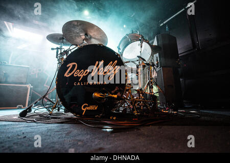 Glasgow, Ecosse, Royaume-Uni. 12 novembre 2013. Deap Vally fonctionne à Oran Mor à Glasgow, Écosse, Royaume-Uni - 12 NOVEMBRE 2013 : © Sam Kovak/Alamy Live News Banque D'Images