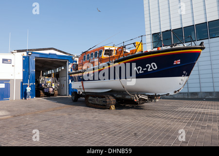 La station de sauvetage de Margate. montrant ses la classe Mersey sur sa remorque plus le talus MO-H Crawler véhicule de lancement. Banque D'Images