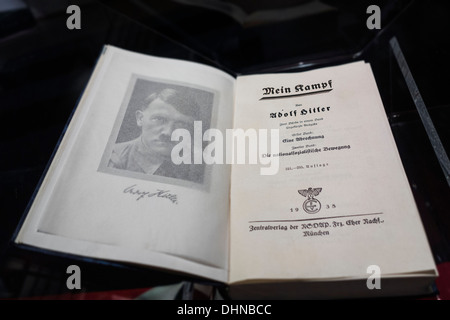 Le livre allemand / Mein Kampf, mon combat manifeste autobiographique par WW2 leader nazi Adolf Hitler Banque D'Images