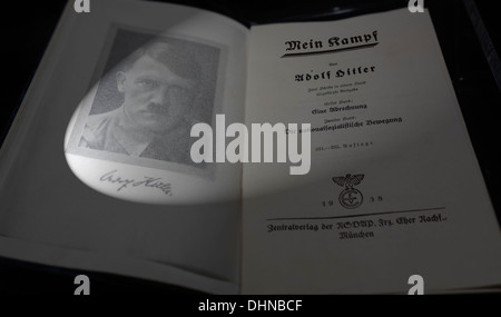 Le livre allemand / Mein Kampf, mon combat manifeste autobiographique par leader nazi Adolf Hitler Banque D'Images