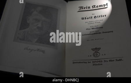 Le livre allemand / Mein Kampf, mon combat manifeste autobiographique par leader nazi Adolf Hitler Banque D'Images