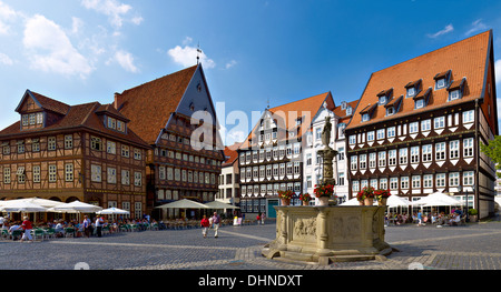 Place du marché avec les bouchers Guild Hall Hauser, Stadtschänke, Weavers Guild Hall et Bäckeramtshaus, Hildesheim, Allemagne Banque D'Images