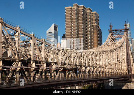 L'Ed Koch Queensboro Bridge traverse l'East River, NEW YORK Banque D'Images